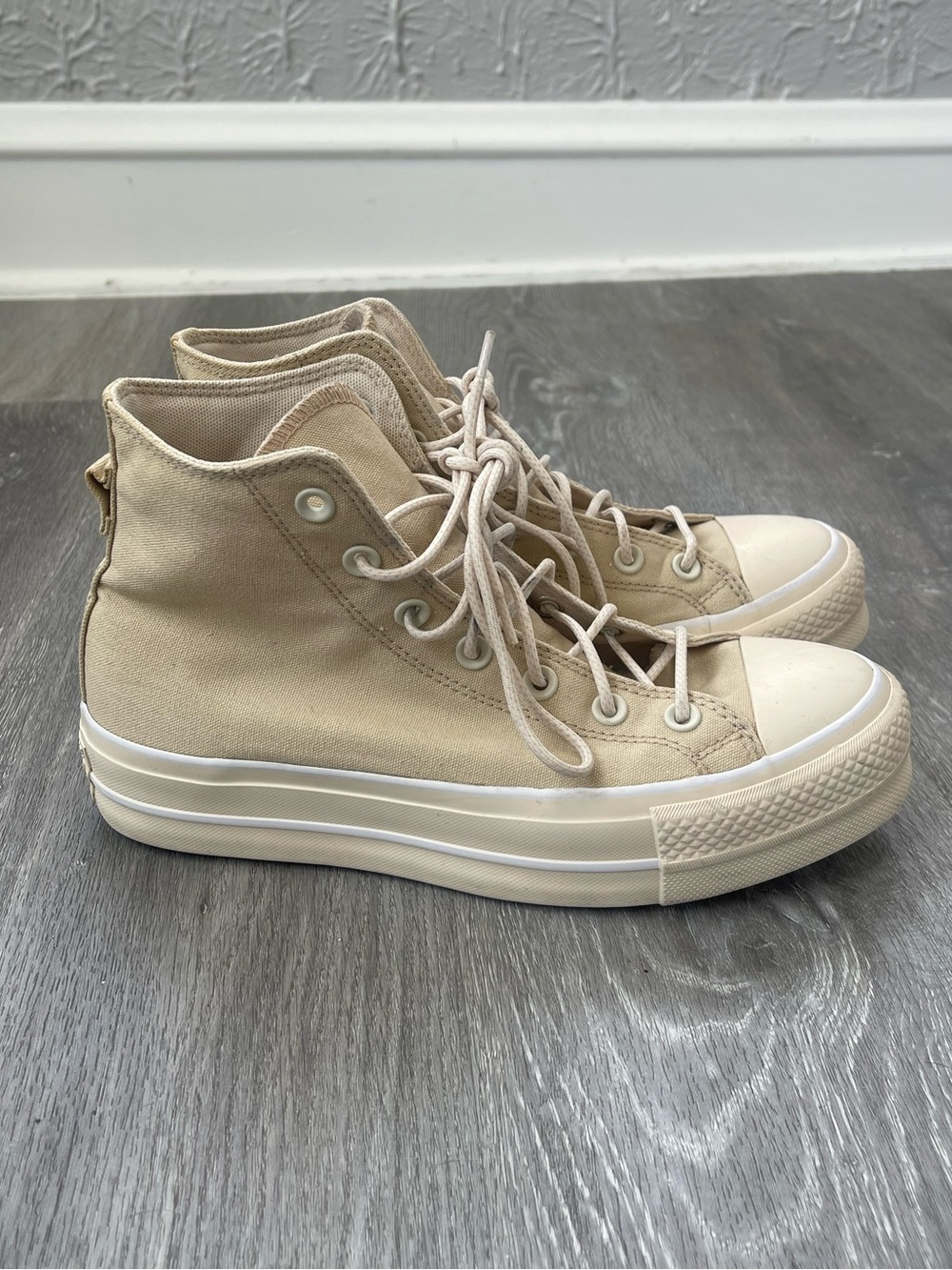 Converse Chuck Taylor All Star Lift Platform Sneakers Size 9